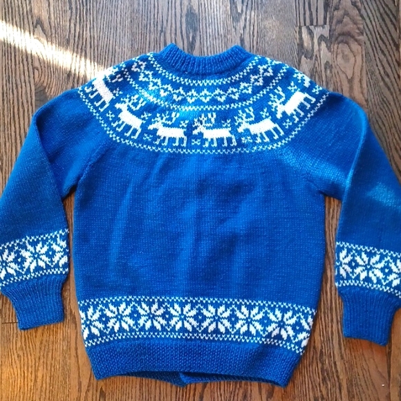 Hand knit.. Moose and snowflake wool cardigan - Picture 6 of 7